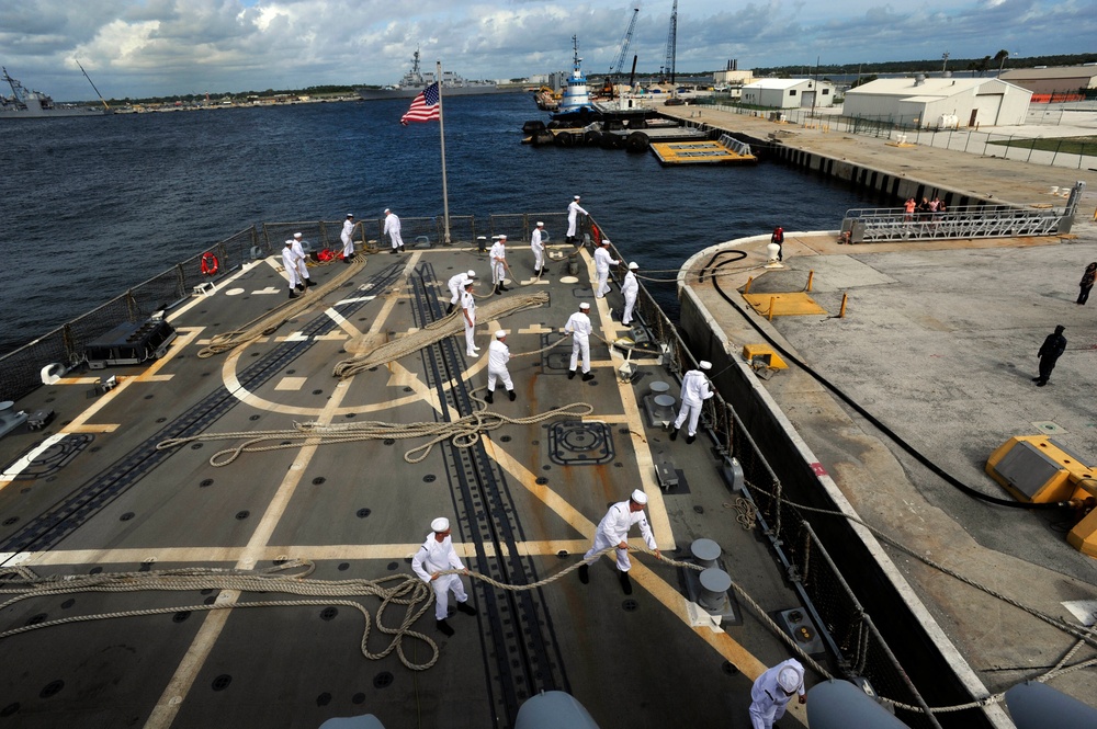 USS Farragut deploys