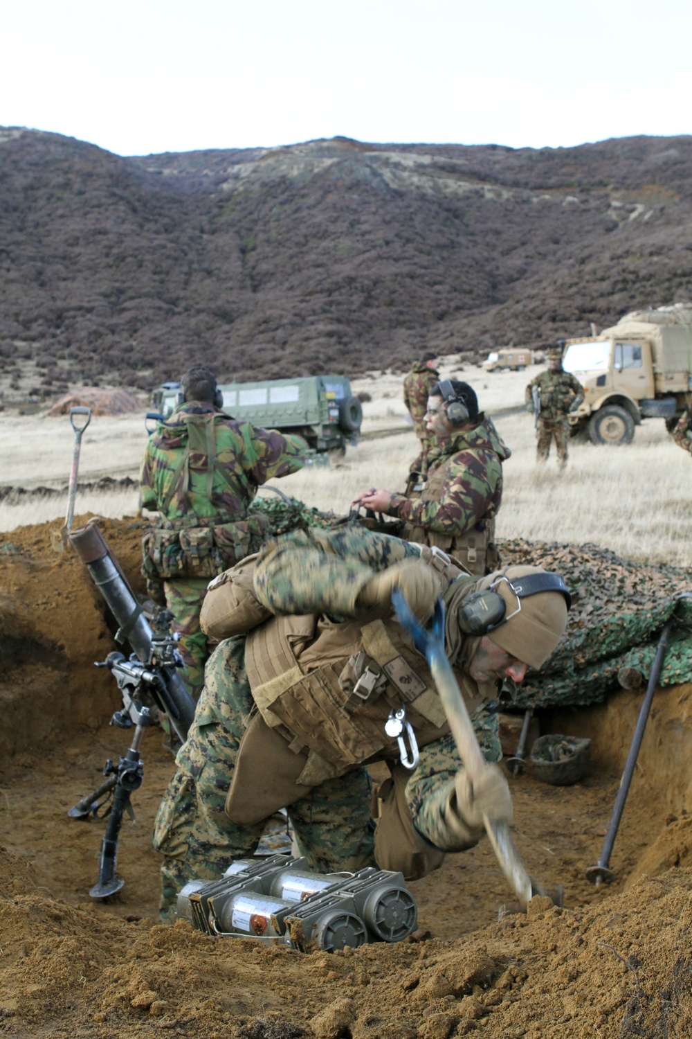 New Zealand and US Marine gunners launch mortars around clock during Exercise Brimstone