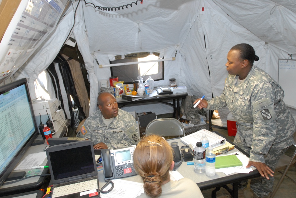 Signal soldiers operate operational network