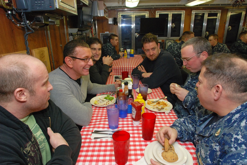 Chef visits USS Hartford