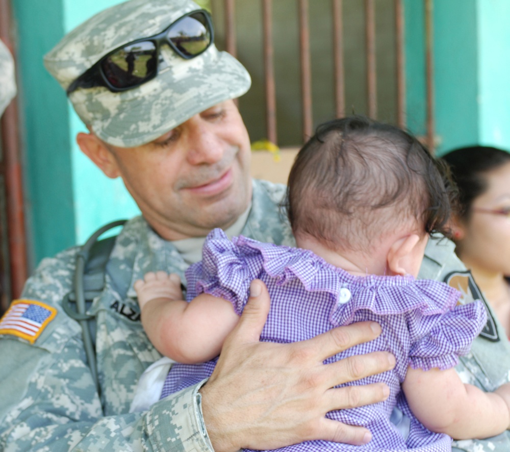 Florida guardsmen serve as translators for Honduran dental mission