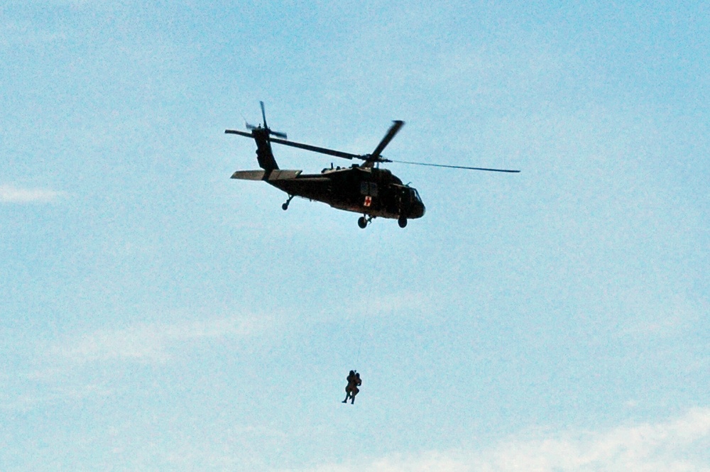 Texas Guardsmen conduct air assault and evacuation training