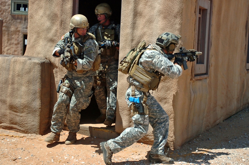 Texas Guardsmen conduct air assault and evacuation training