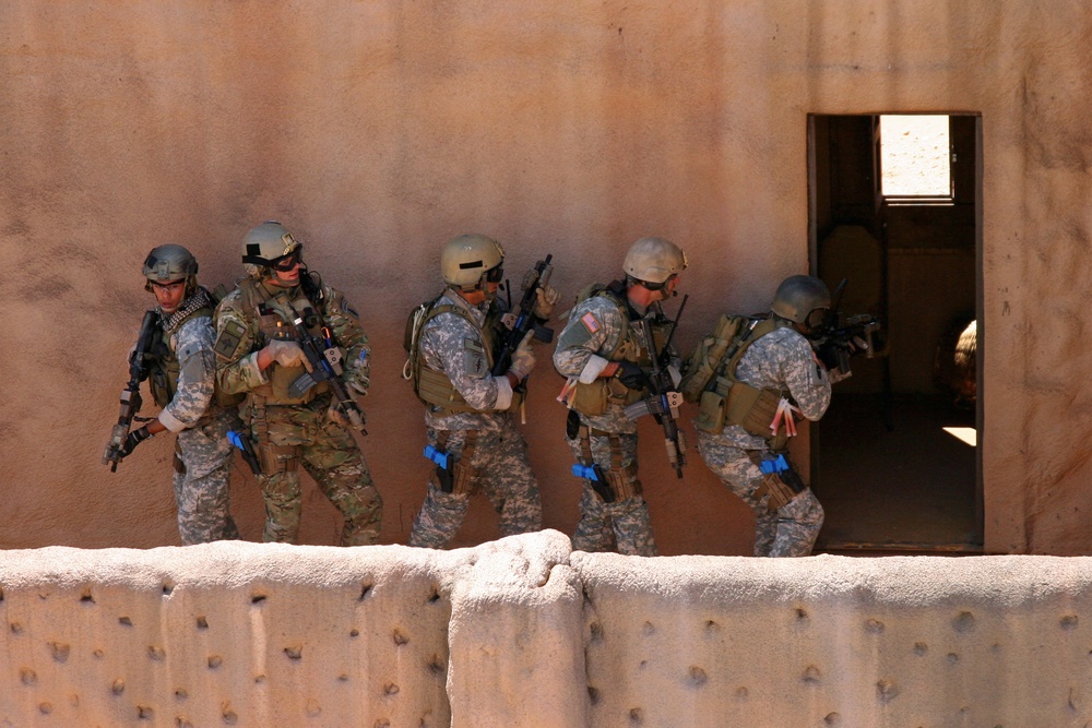 Texas Guardsmen conduct air assault and evacuation training