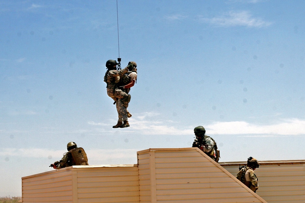 Texas Guardsmen conduct air assault and evacuation training