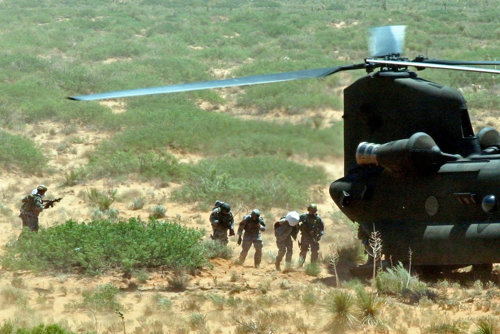 Texas Guardsmen conduct air assault and evacuation training