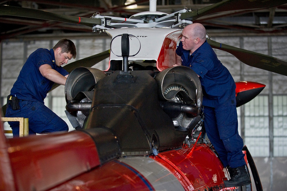 USCG Aviation Maintenance Technicians &quot;keeps em flying&quot;