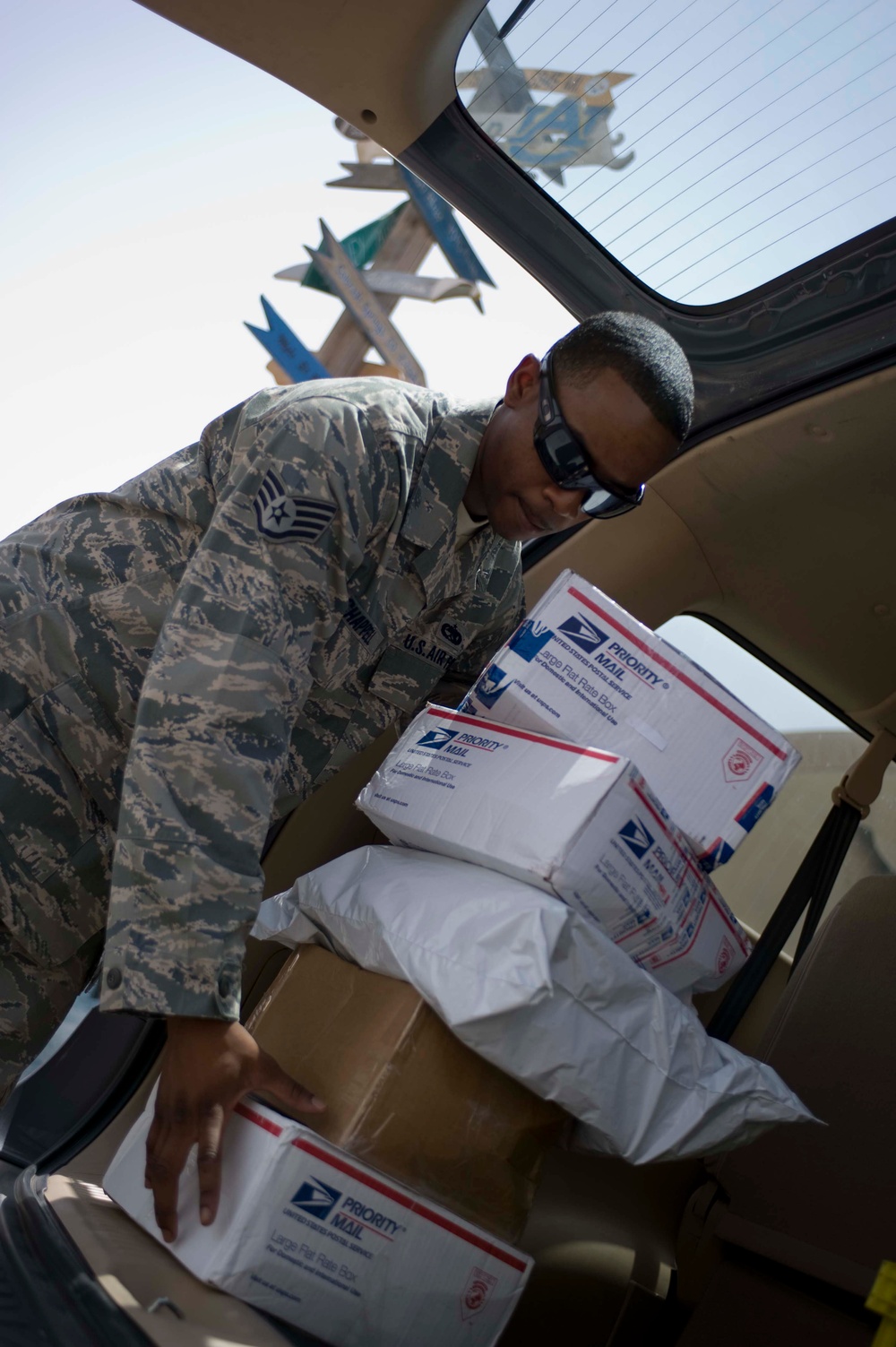 Airmen provide ‘customer service with a smile' one package at a time