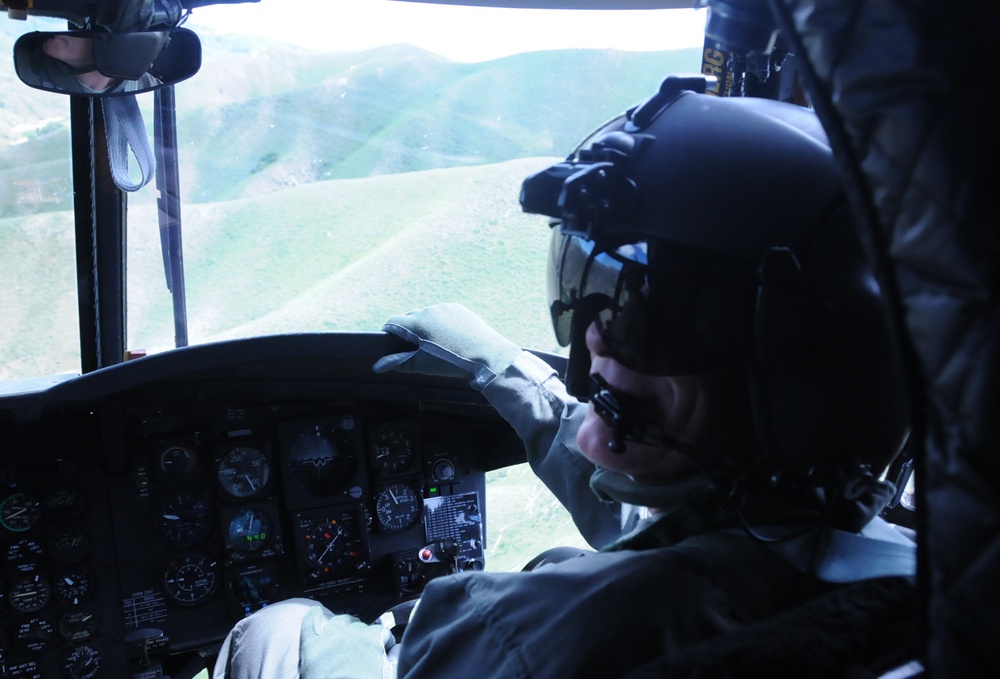 11th Aviation commander joins in gunnery and flight activities