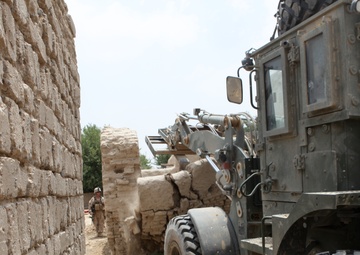 Marine engineers build outpost for special operations forces