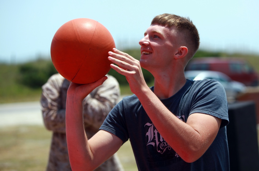 2nd Marine Logistics Group brings veterans together for fun in the sun