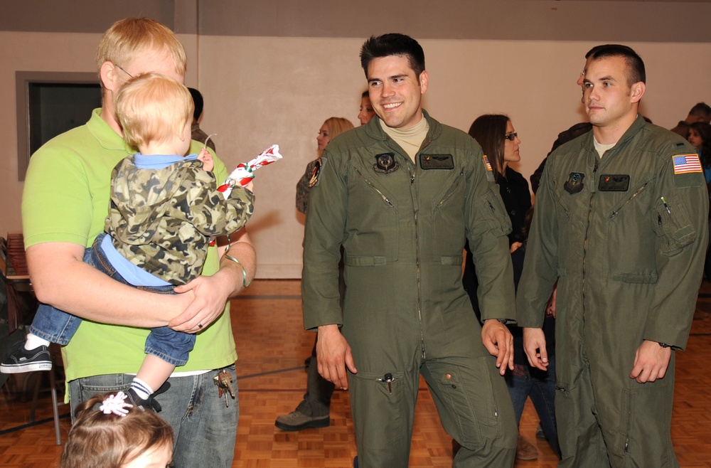 27th SOG celebrates holidays early