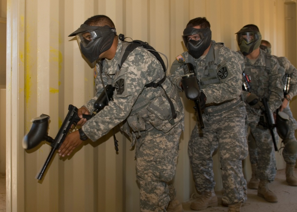 160th Finance Detachment preforms MOUT training