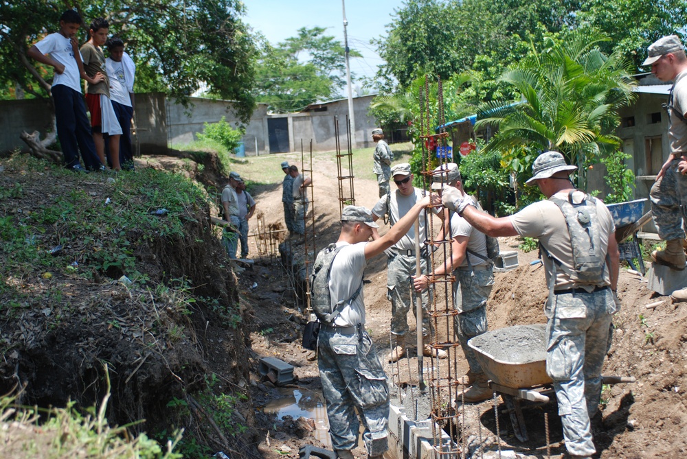 Missouri Guard engineers build retaining wall at Honduran school