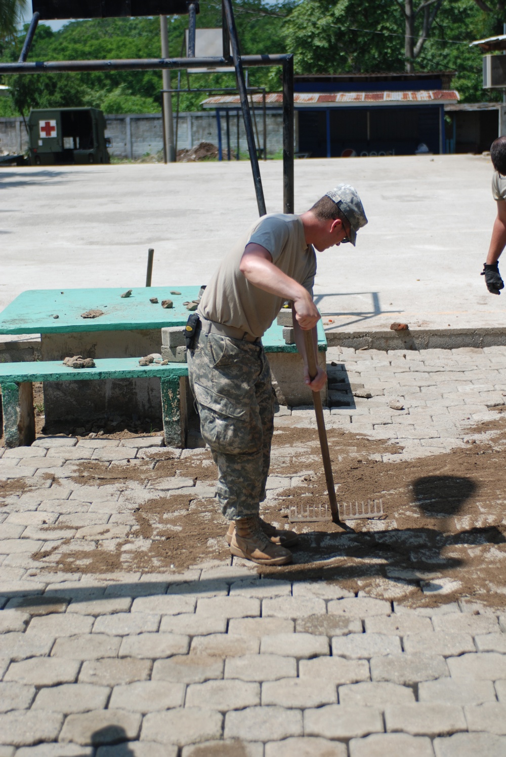 Missouri Guard engineers build stone courtyard at Honduran school