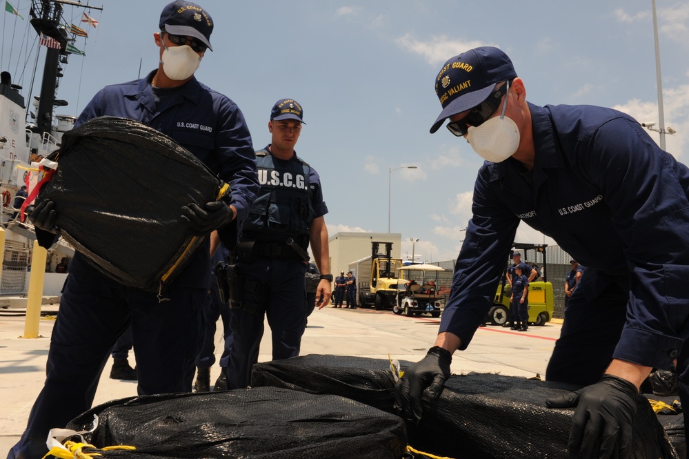 Coast Guard Cutter Valiant seize drugs