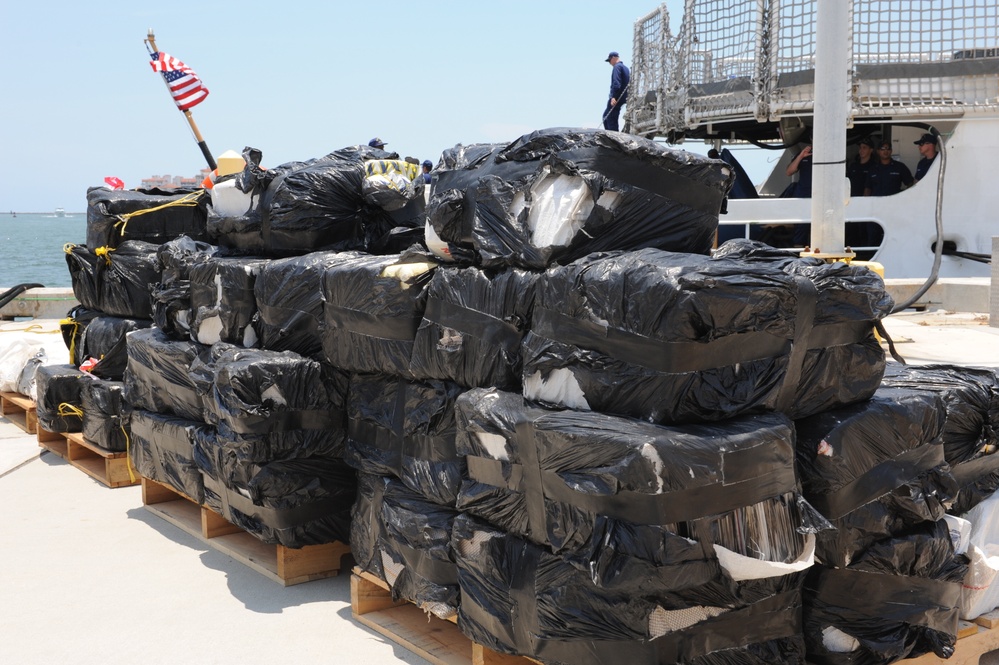 Coast Guard Cutter Valiant seize drugs