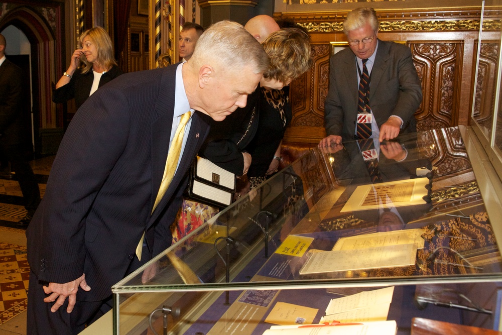 Commandant tours Westminster