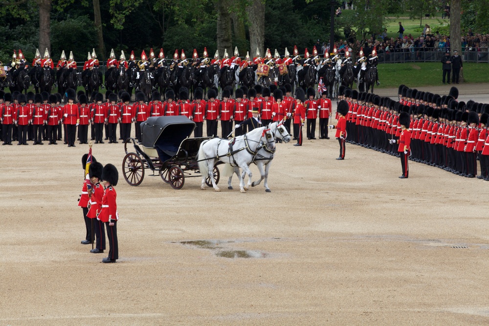 Commandant tours Westminster