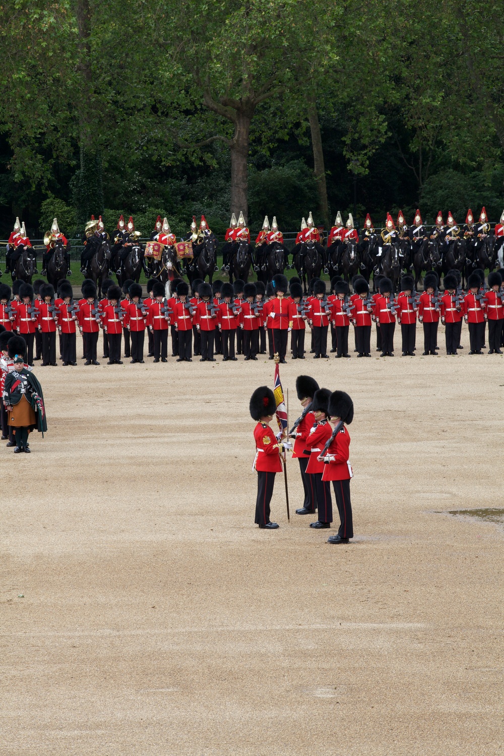 Commandant tours Westminster