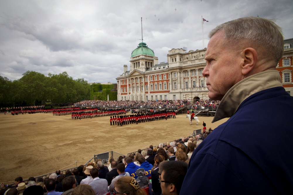 Commandant tours Westminster