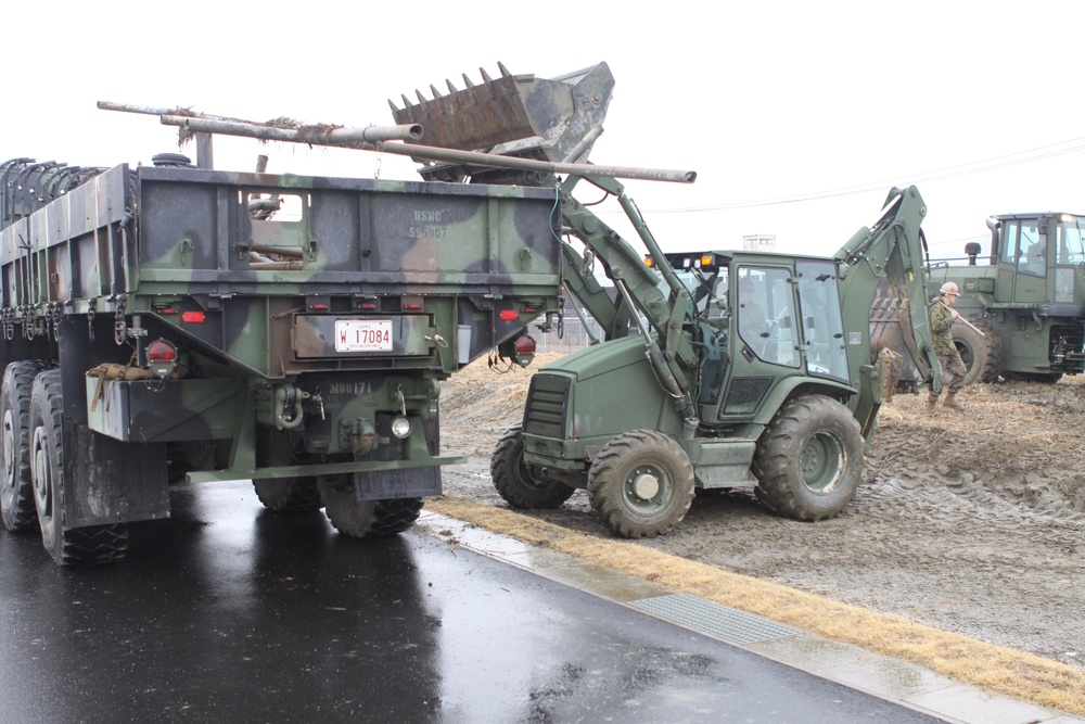 Seabees, MWSS-171 clear way to expand base