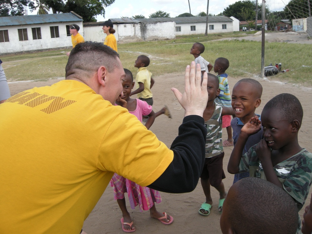 HSV 2 sailors in Tanzania