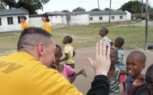 HSV 2 sailors in Tanzania