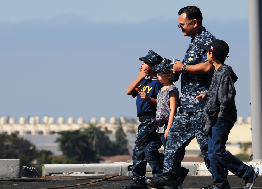 USS Carl Vinson friends and family day cruise