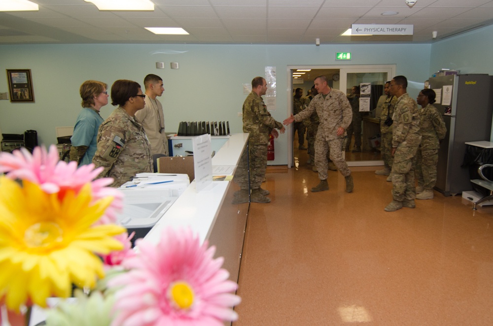 SEAC Battaglia visits Role 3 in Kandahar