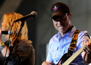 Sinise, Lt. Dan Band pay tribute to service members