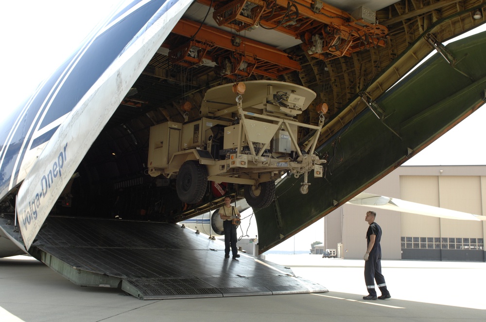 Russian An-124 lands at Shaw