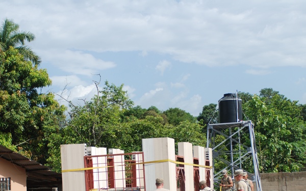 Missouri soldiers work to use all building materials in Honduras