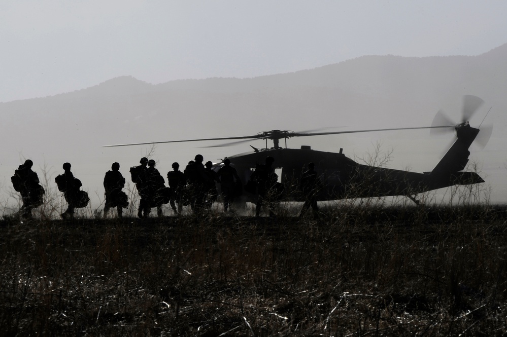 19th Special Forces Group helicopter jump