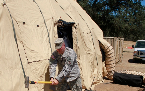35F Intelligence Analyst, 55th Sustainment Brigade sets up Camp