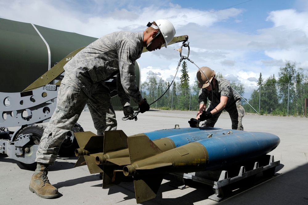 Munitions crew chiefs handle BDUs