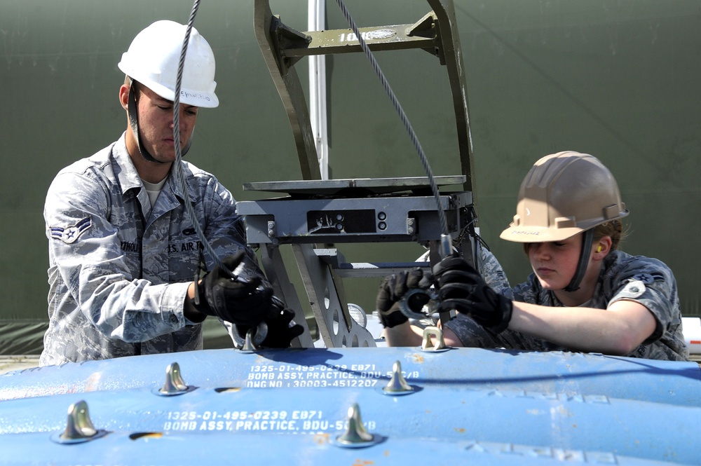 Munitions crew chiefs handle BDUs