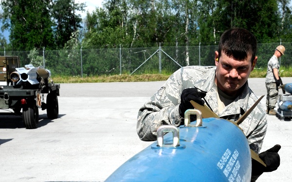 Munitions crew chiefs handle BDUs