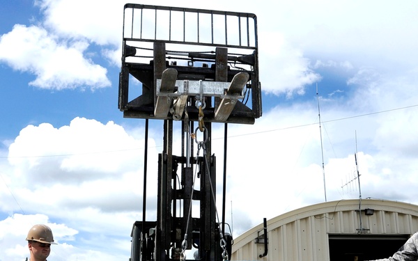 Munitions crew chiefs handle BDUs