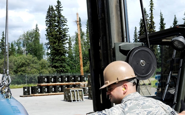 Munitions crew chiefs handle BDUs