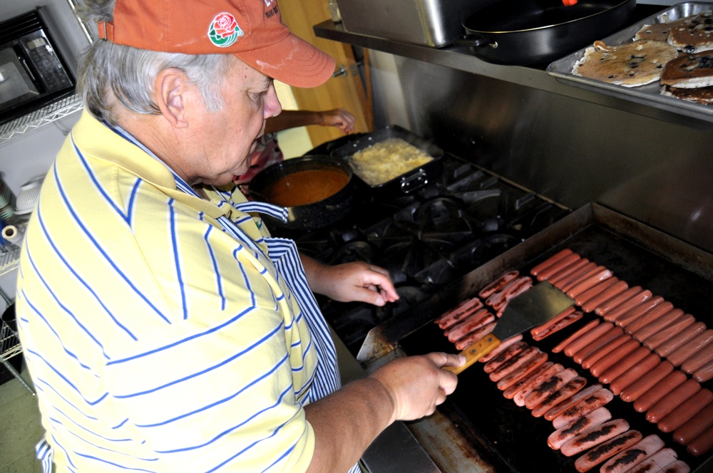 Good samaritan feeds soldiers, police and firefighters