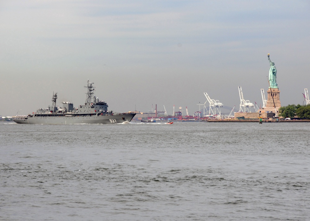 Algerian navy ship Soummam (937) pulls into New York Cities' pier 88