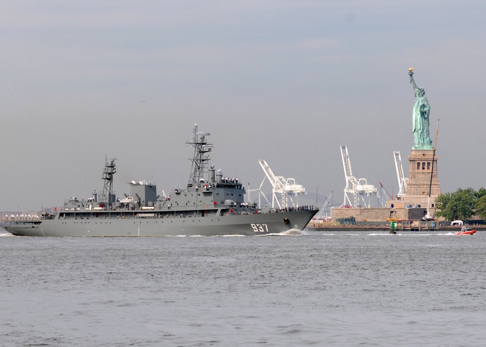 Algerian navy ship Soummam (937) pulls into New York Cities' pier 88