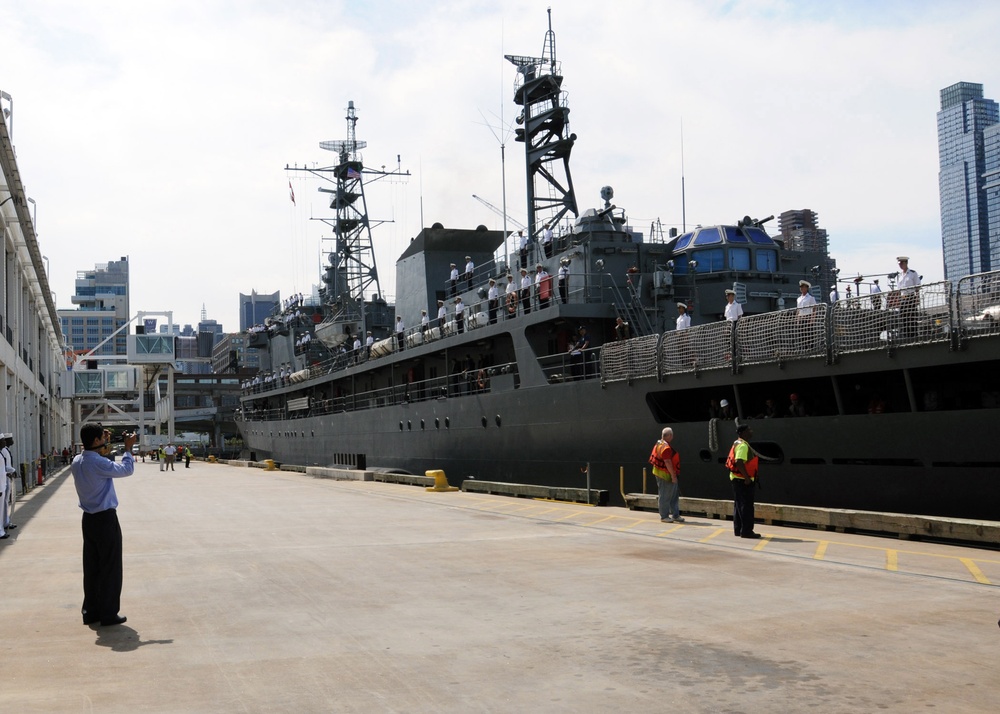 Algerian navy ship Soummam (937) pulls into New York Cities' pier 88