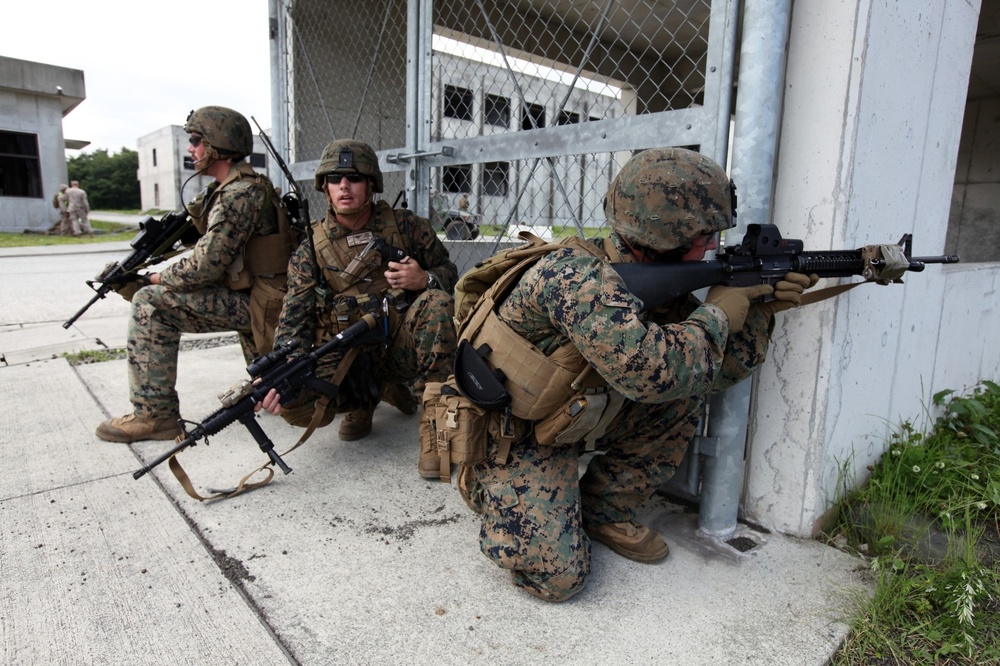 31st MEU raids Fuji for urban training