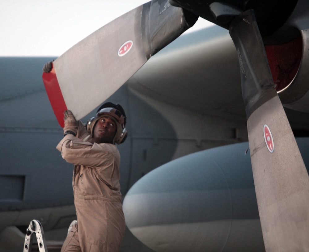 Air Combat Element Marines Join Special-Purpose Marine Air-Ground Task Force-12.2 for airlift support on the African continent