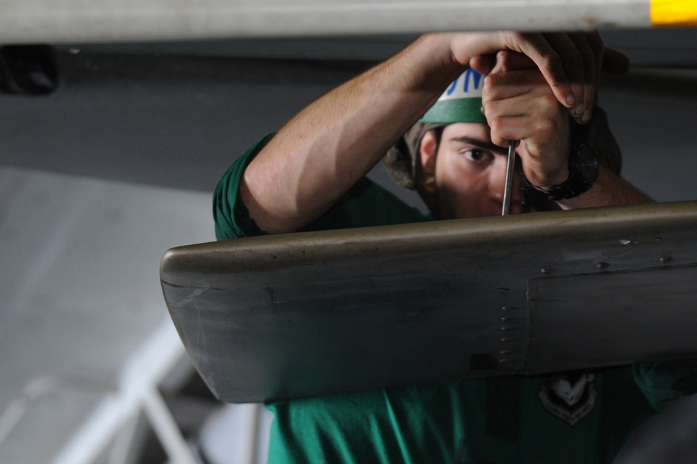 SH-60 Seahawk maintenance