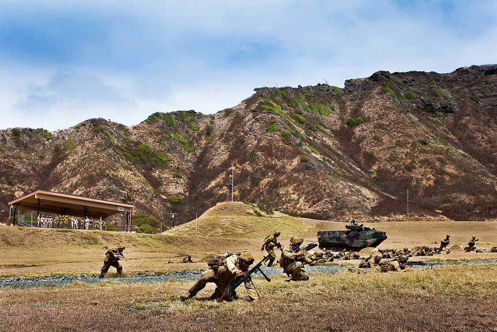 Australian chief of army observes Aussies, Yankees working together