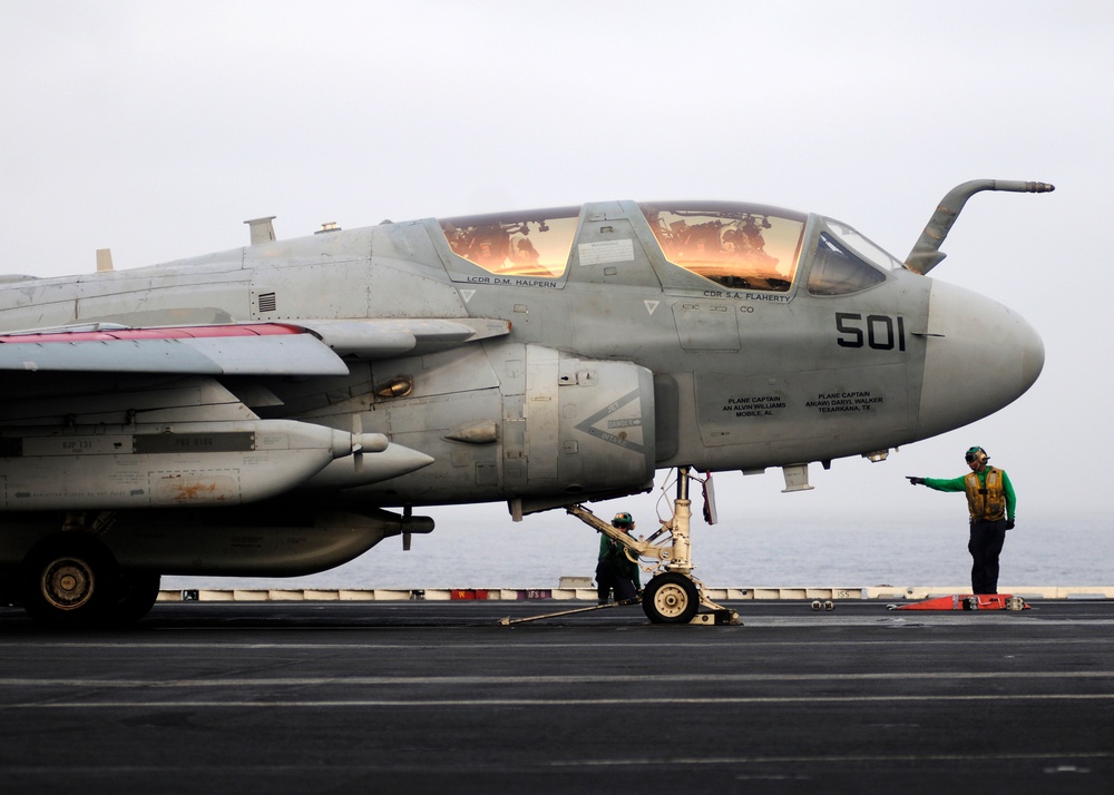 DVIDS - Images - Flight deck of USS Abraham Lincoln [Image 3 of 5]