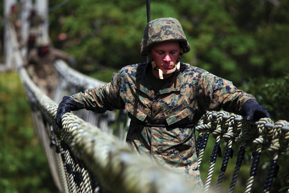 1st MAW Marines progress through jungle
